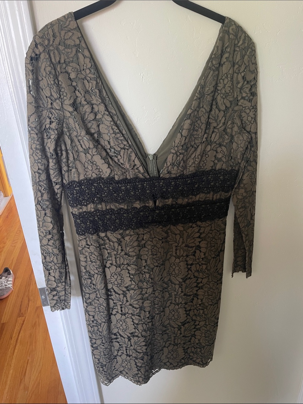 Diane Von Furstenberg Green Lace Long Sleeve Dress with Black Waist Lace